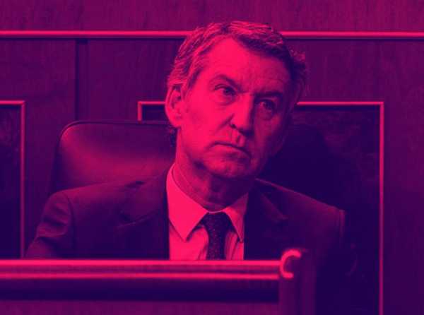 Los falsos salvadores llegan con diplomas falsos