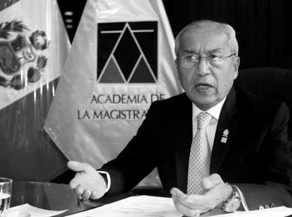 Cierran filas contra Chávarry