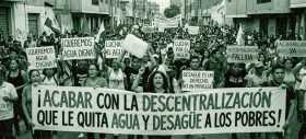 &iexcl;Acabar con la descentralizaci&oacute;n que le quita agua y desag&uuml;e a los pobres!