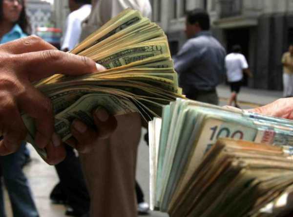 Comprarán dólares para pagar deudas