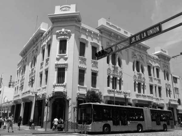 El Palais Concert, una m&aacute;scara del Per&uacute;