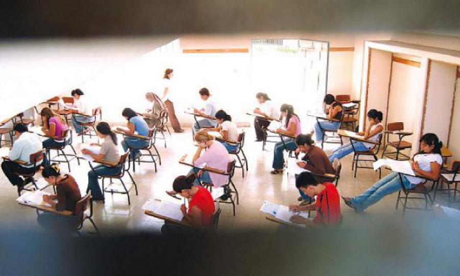 Universidad pública avasallada