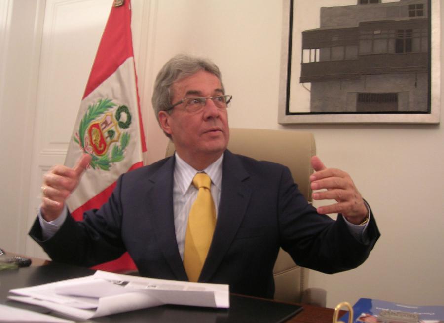 En Quito, Hugo Otero