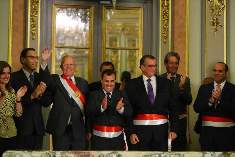 Por cuerdas separadas