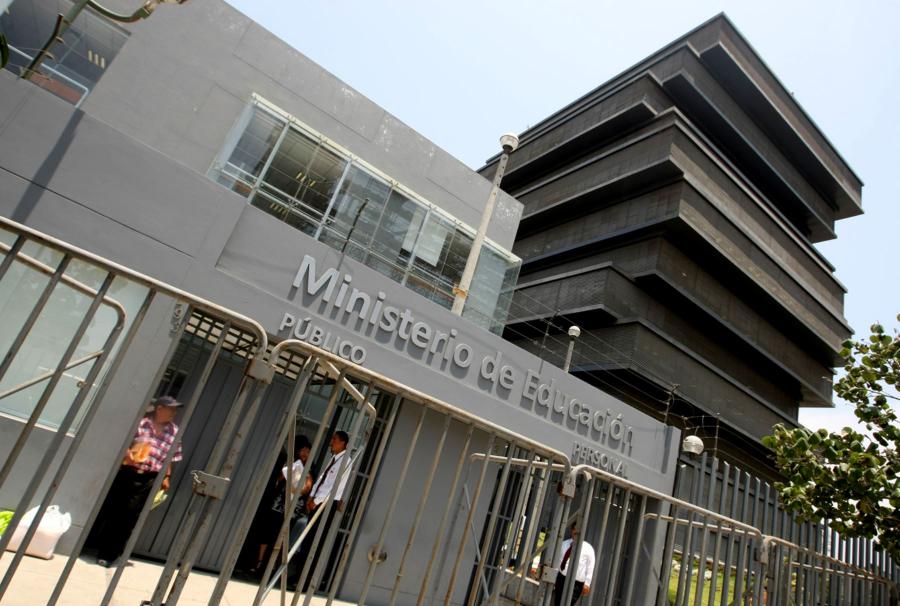 Friedman, Beca 18 y la inversión privada