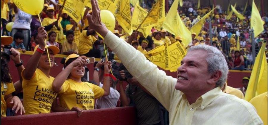Castañeda vuelve a subir