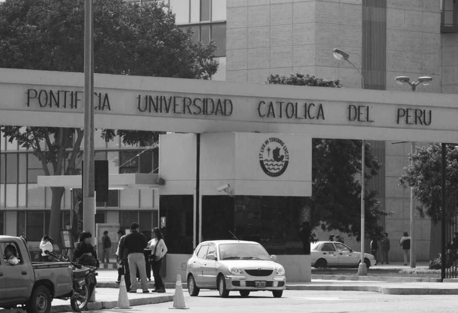 Cobros ilegales en la PUCP