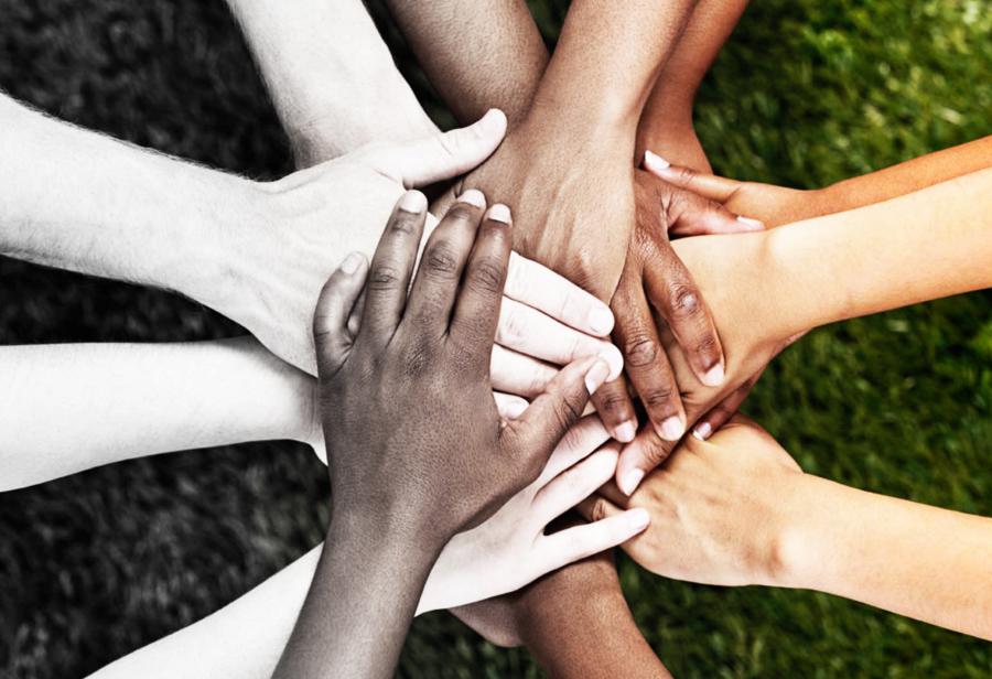 Entre dos fuegos: racista y machista