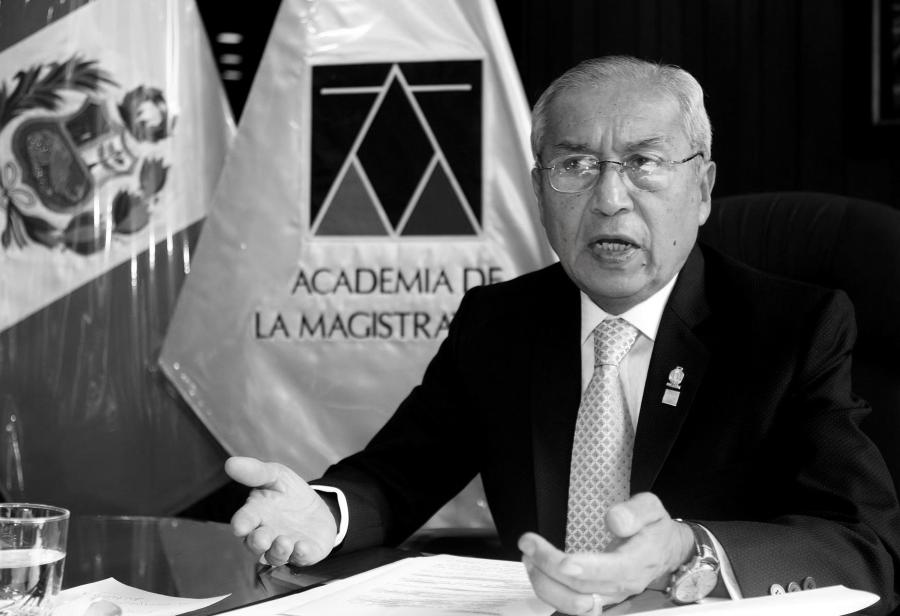 Cierran filas contra Chávarry