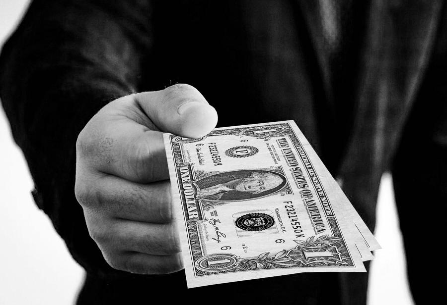 La peligrosa competencia populista