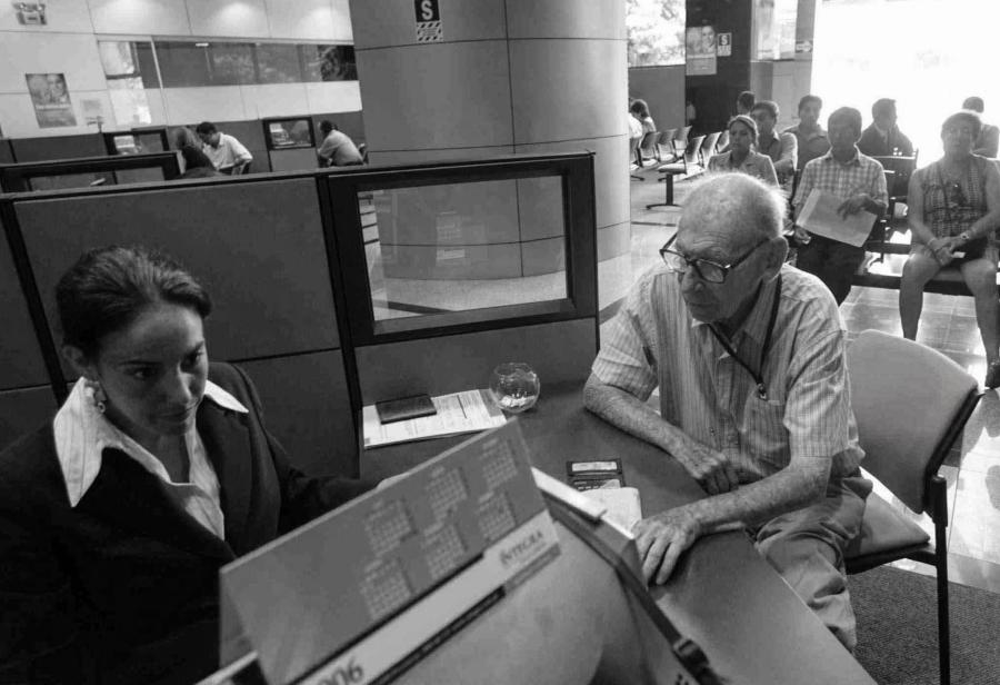 Basta de abusos en el cobro de comisiones en las AFP