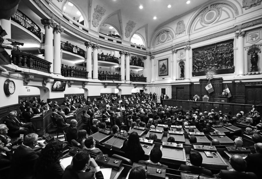 Derrumbe de la imagen de la clase política en el Perú