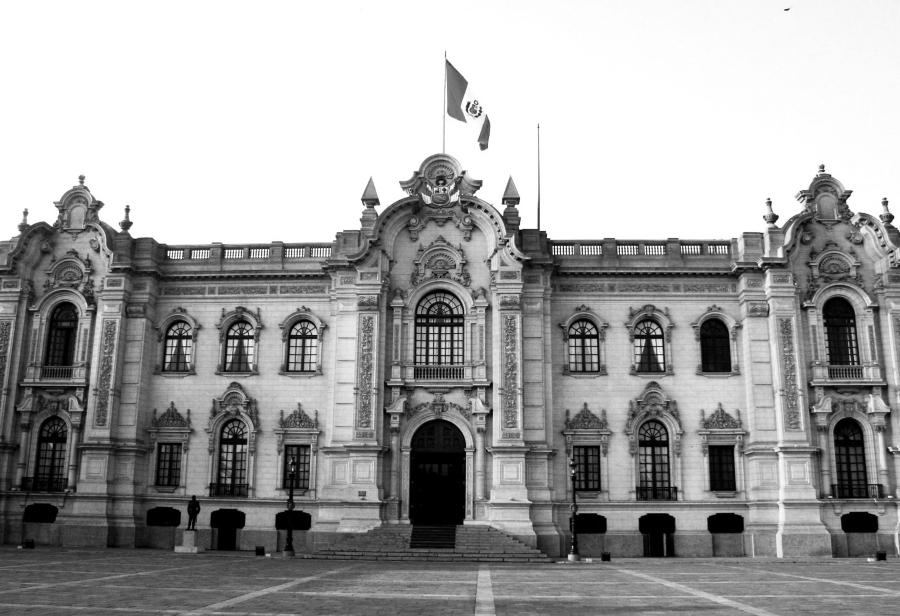 Las reformas que educan, sanan y alimentan no se hacen con refer&eacute;ndum