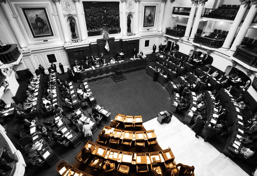  Parlamento: reconfiguraci&oacute;n de las fuerzas pol&iacute;ticas
