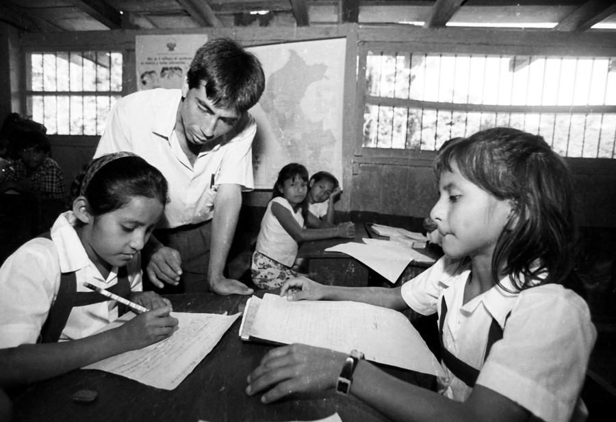 Proyectos contra la meritocracia educativa
