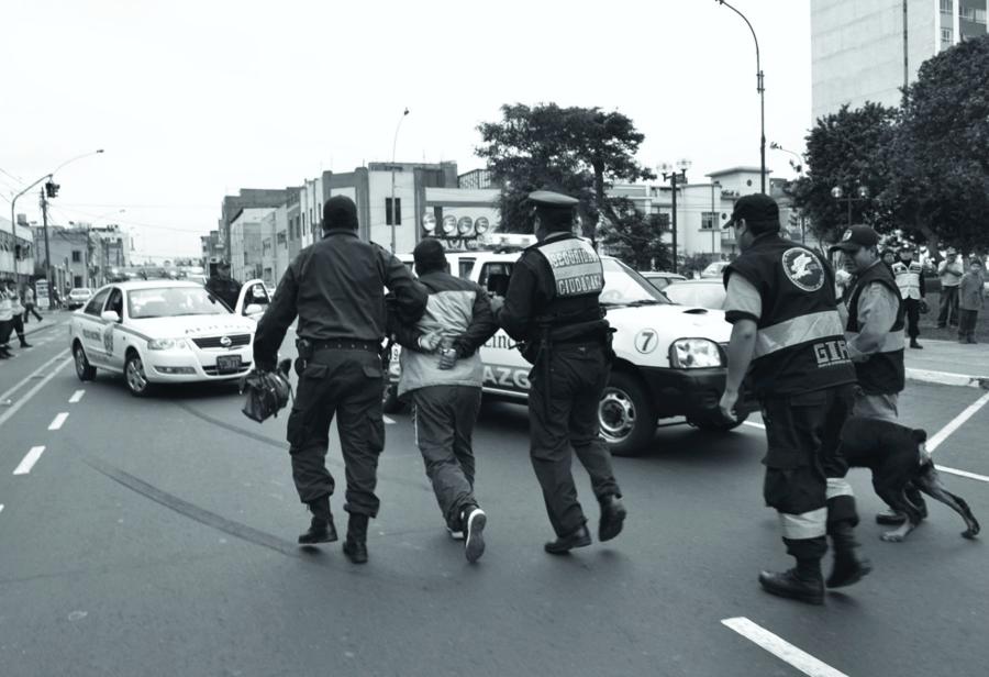 Las izquierdas, la destrucción de la PNP y el desborde criminal