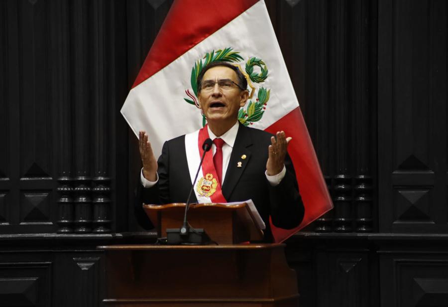 En "democracia plebiscitaria", gana el más populista