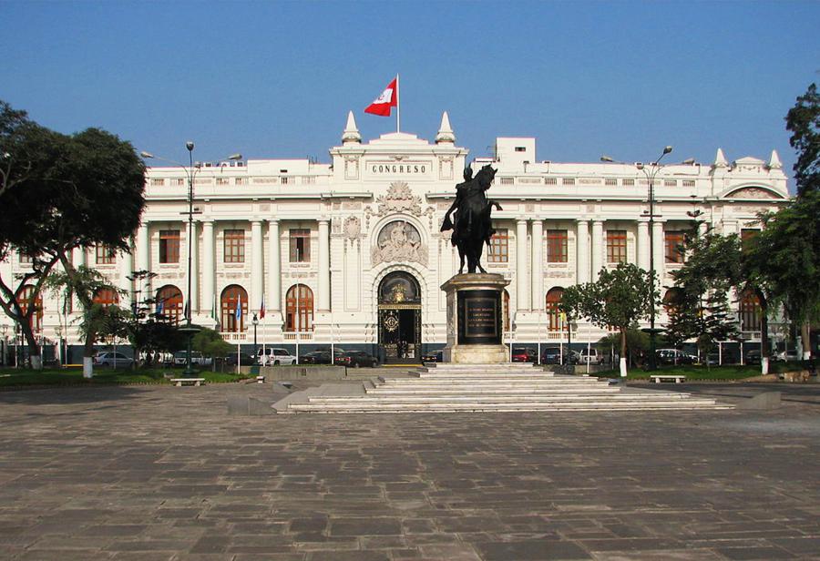 Ante “democracia plebiscitaria”, persistir con la República