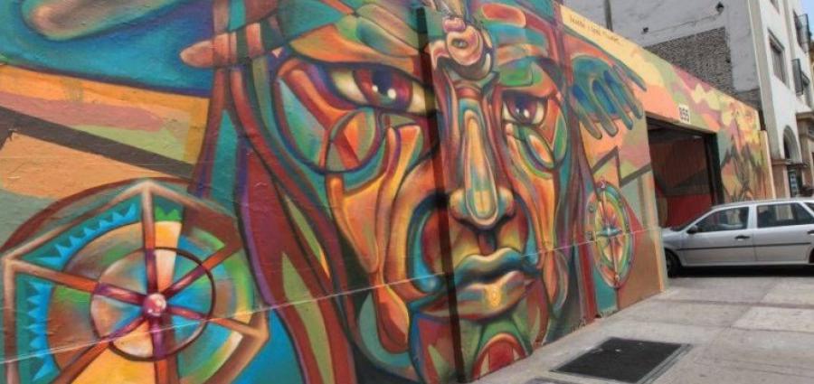 Pintar murales, subir a combis