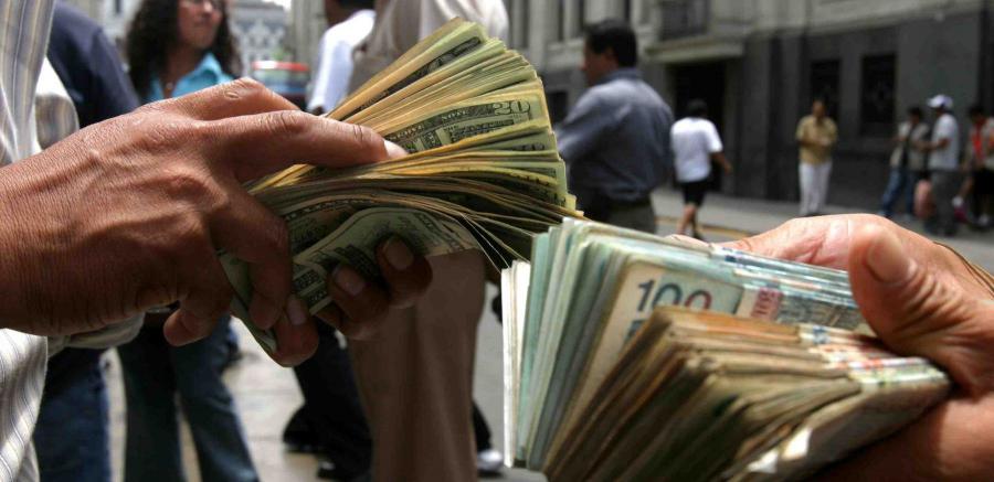 Comprarán dólares para pagar deudas