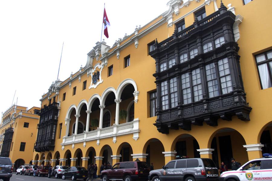 Descentralizar la salud y educación en Lima Metropolitana