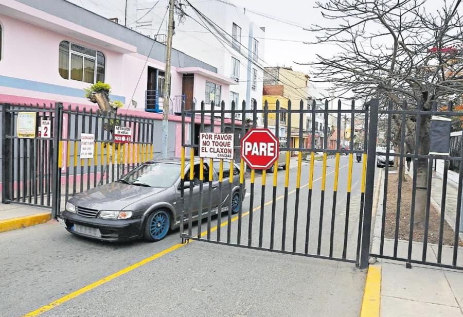 Esas rejas que nos limitan el libre tránsito